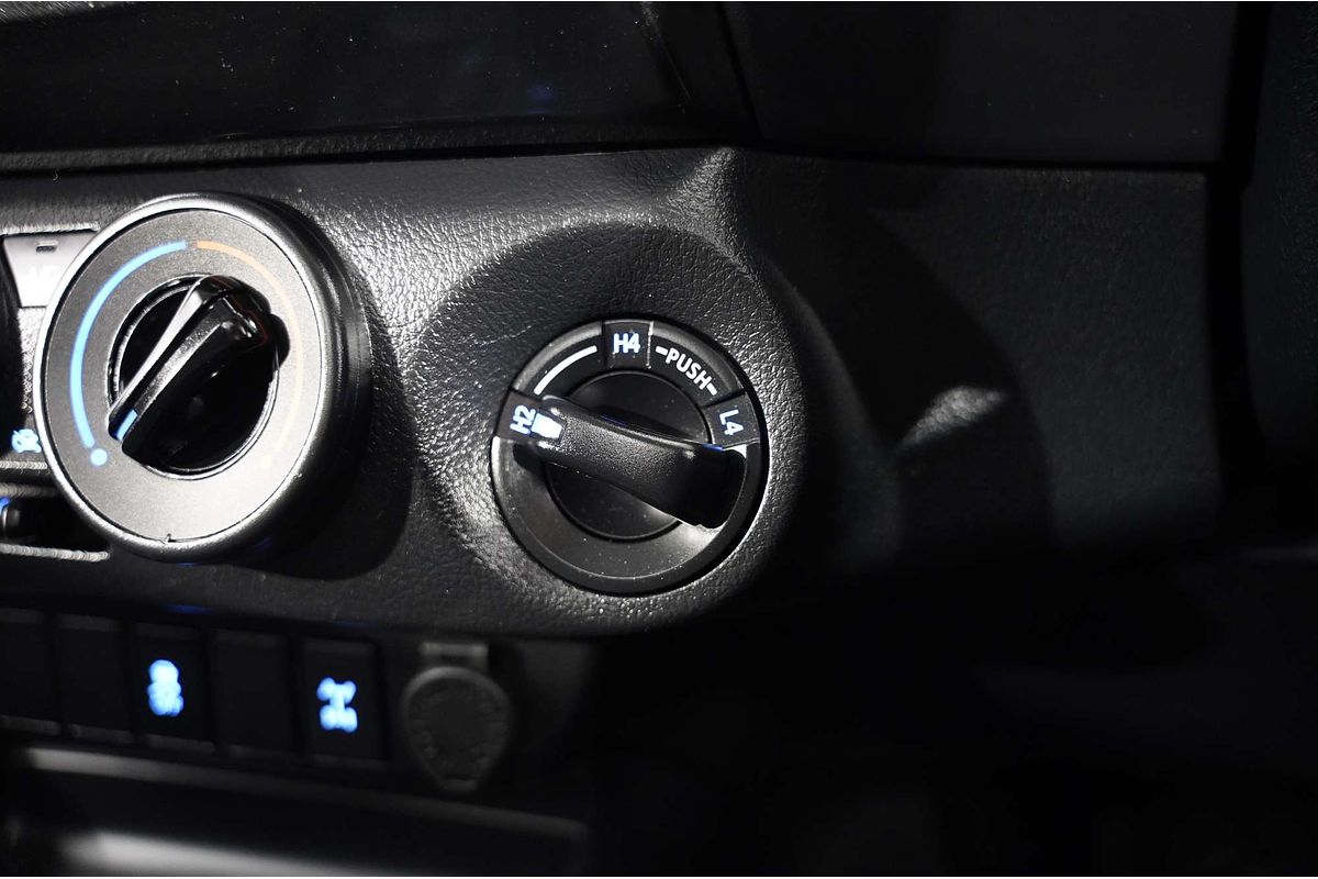 2019 Toyota Hilux SR GUN126R 4X4