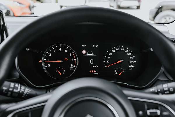 2025 Suzuki Swift Hybrid UZ