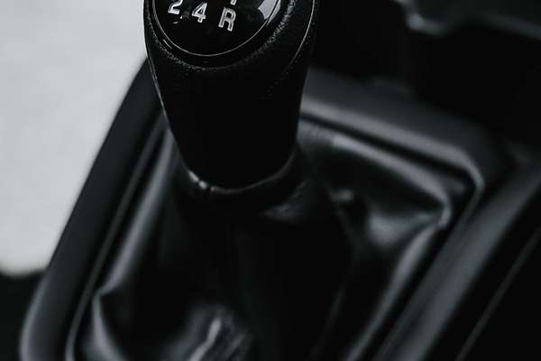 2025 Suzuki Swift Hybrid UZ