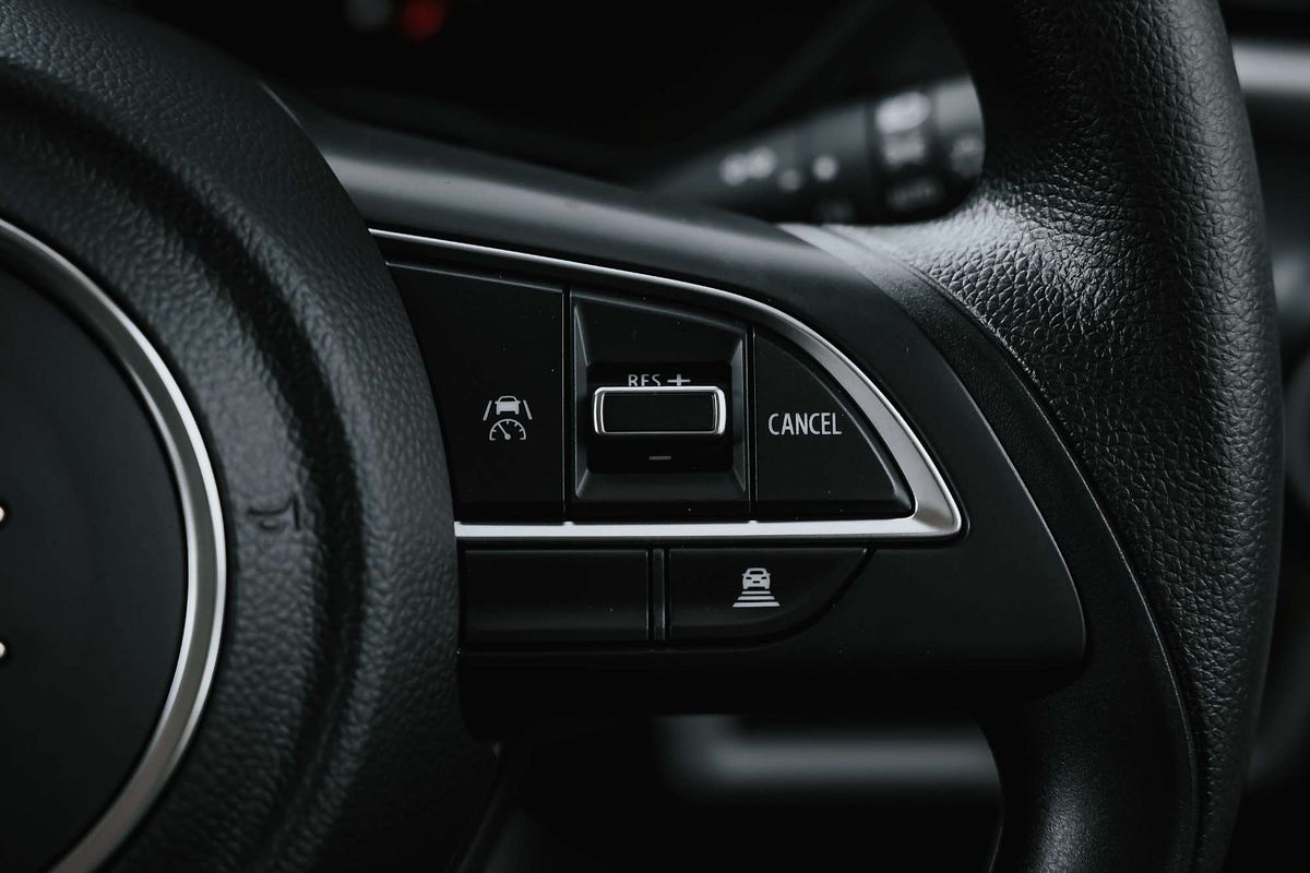 2025 Suzuki Swift Hybrid UZ