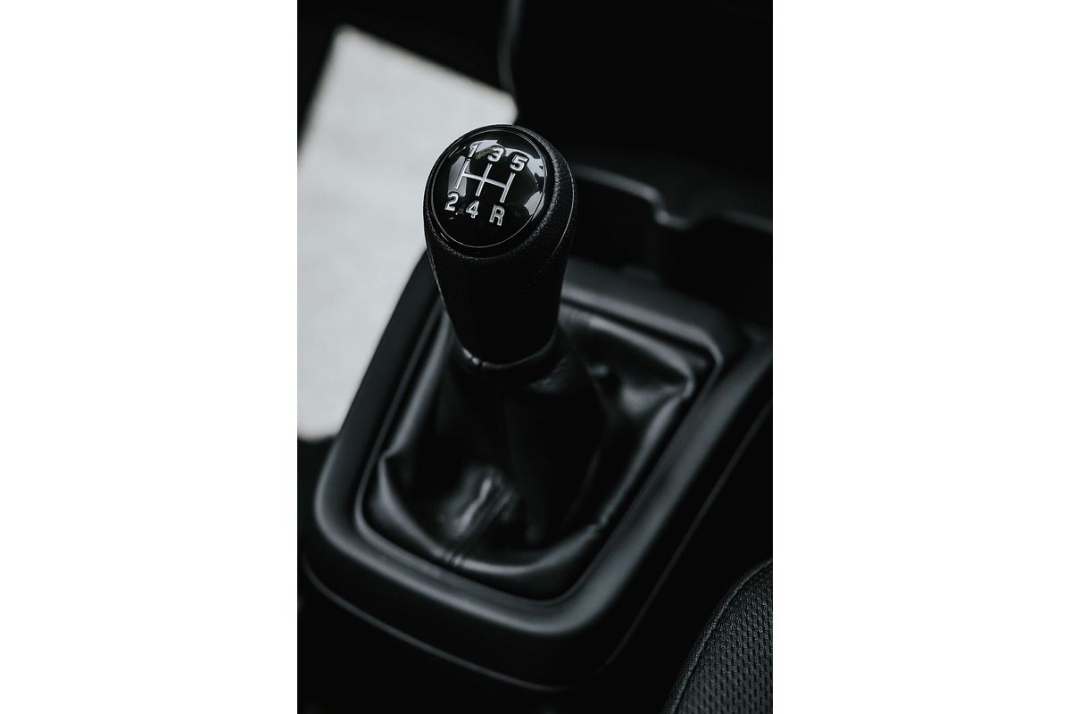 2025 Suzuki Swift Hybrid UZ