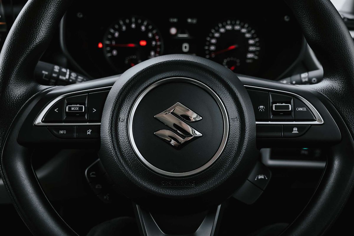 2025 Suzuki Swift Hybrid UZ