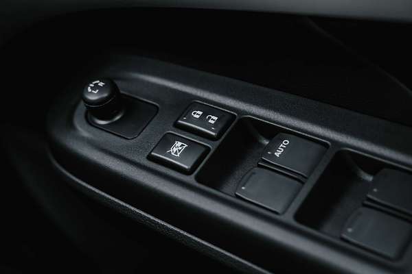 2025 Suzuki Swift Hybrid UZ