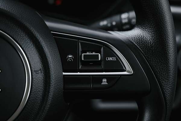 2025 Suzuki Swift Hybrid UZ