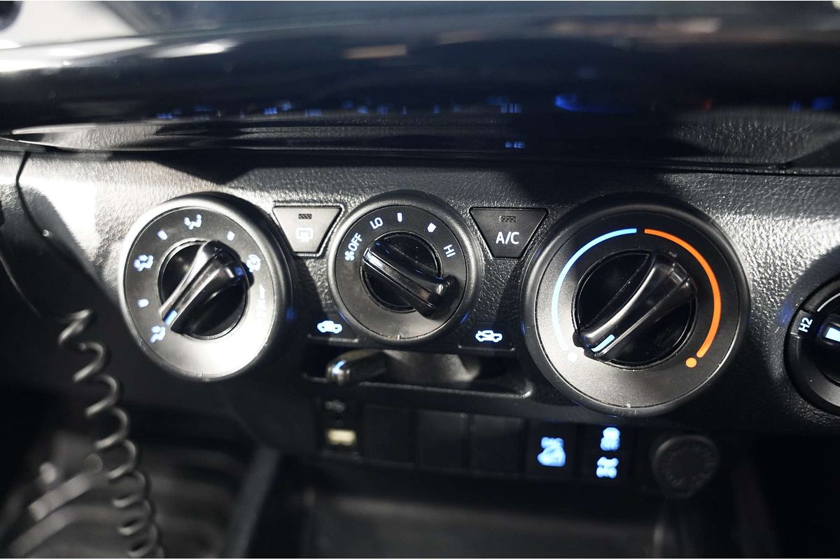 2020 Toyota Hilux SR GUN126R 4X4