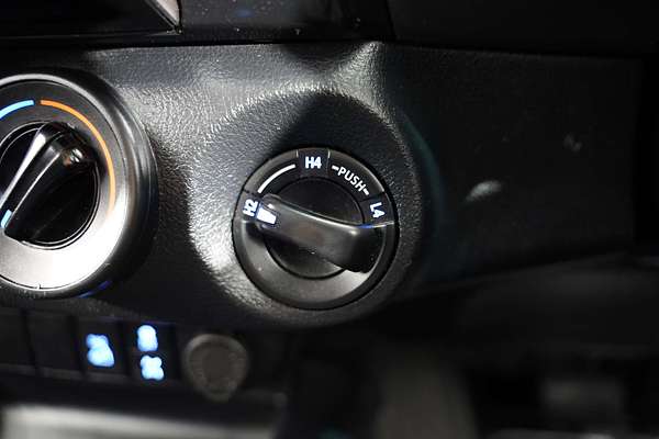 2020 Toyota Hilux SR GUN126R 4X4