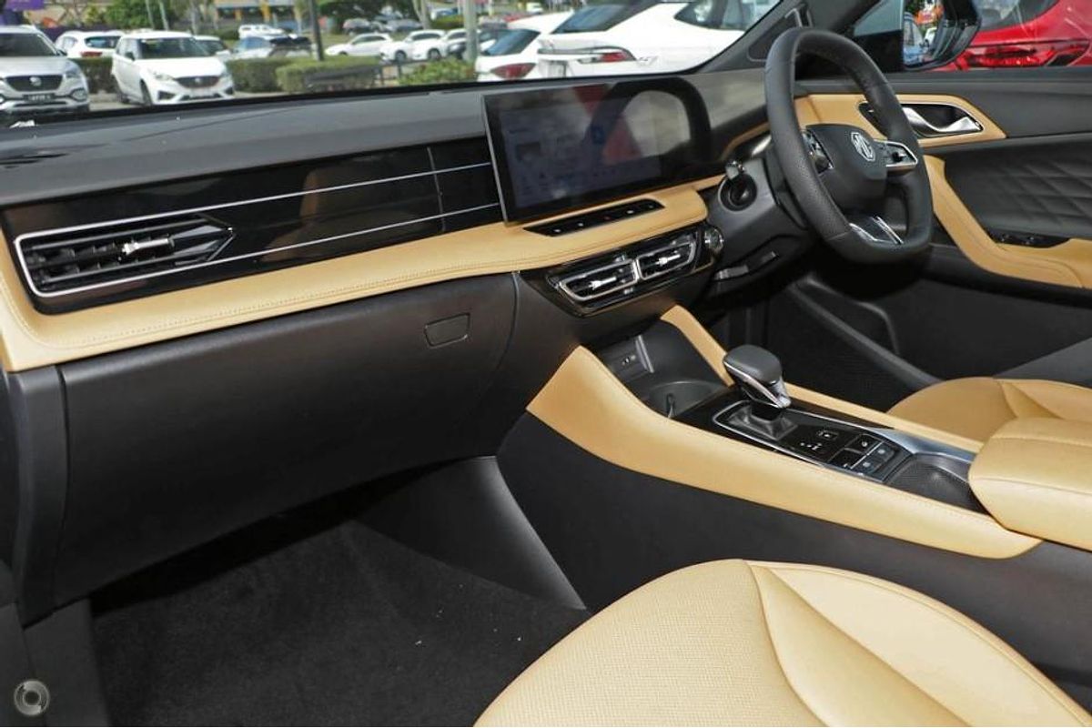 2025 MG HS Essence AS33