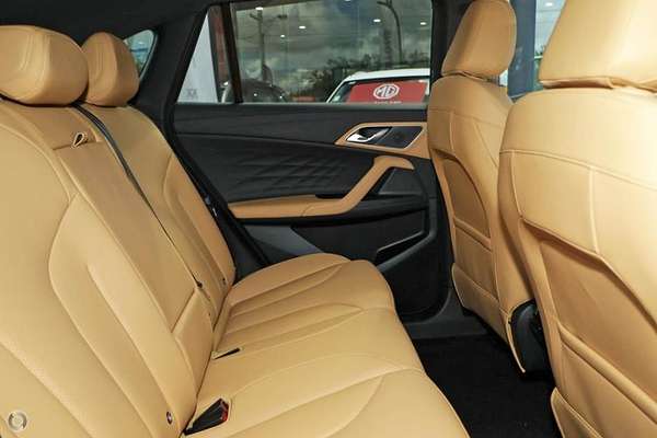 2025 MG HS Essence AS33