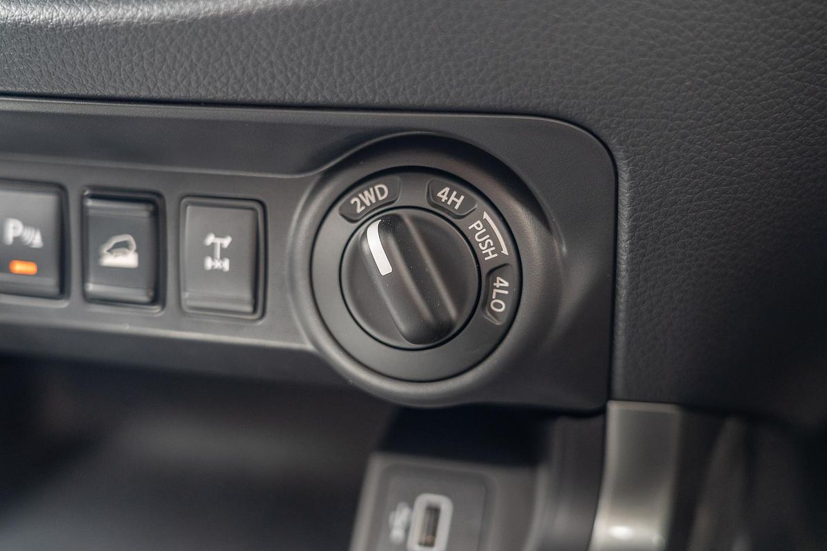 2024 Nissan Navara ST D23 4X4
