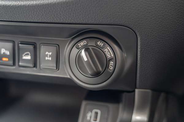 2024 Nissan Navara ST D23 4X4