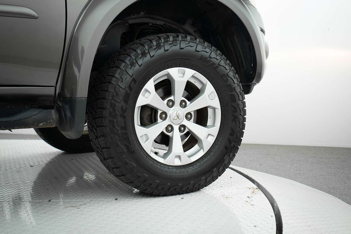 2013 Mitsubishi Triton GLX-R MN 4X4
