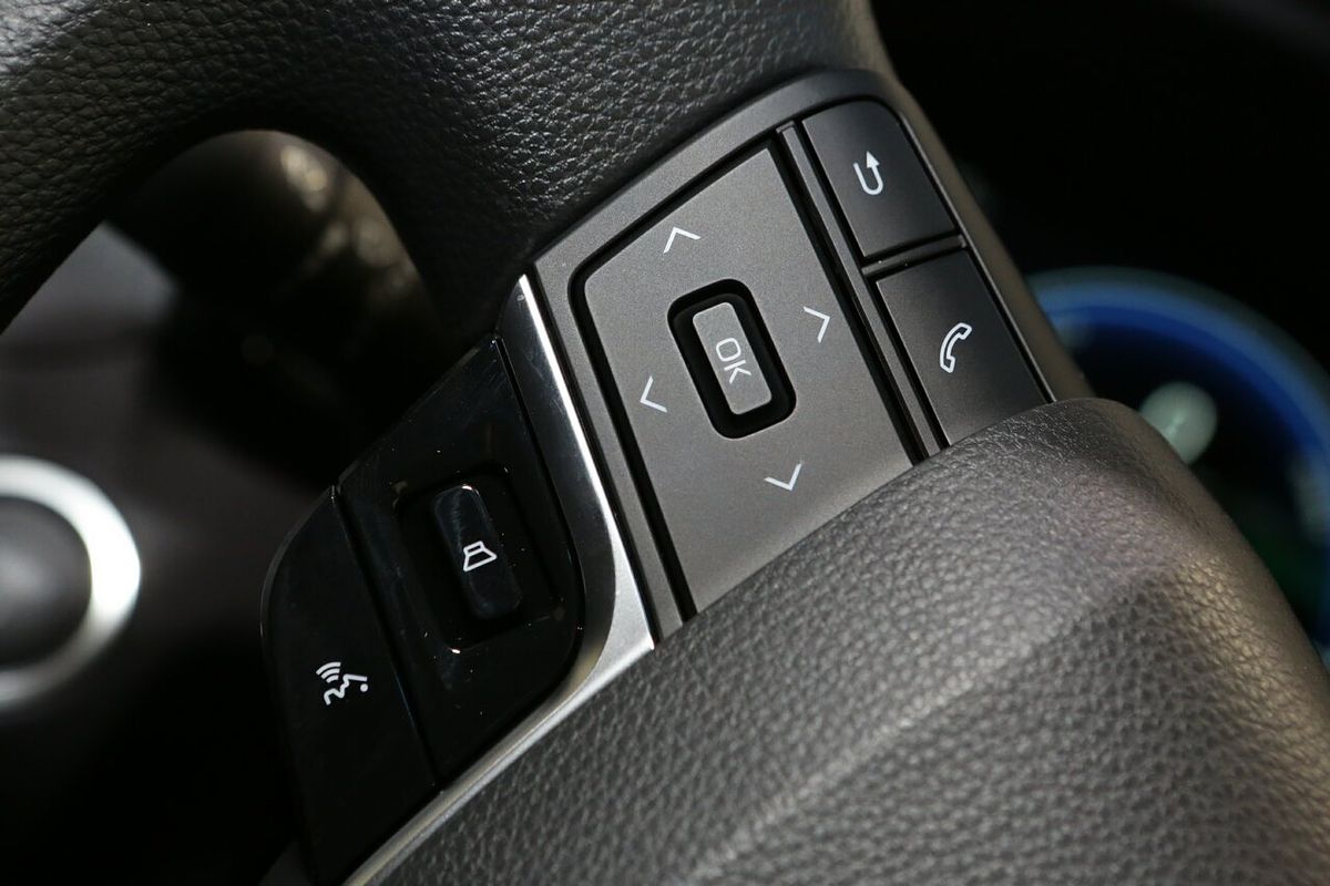 2025 Toyota Camry Ascent AXVH80R