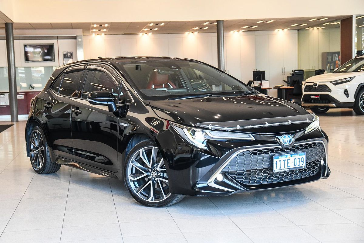 2018 Toyota COROLLA ZR HYBRID ZWE211R