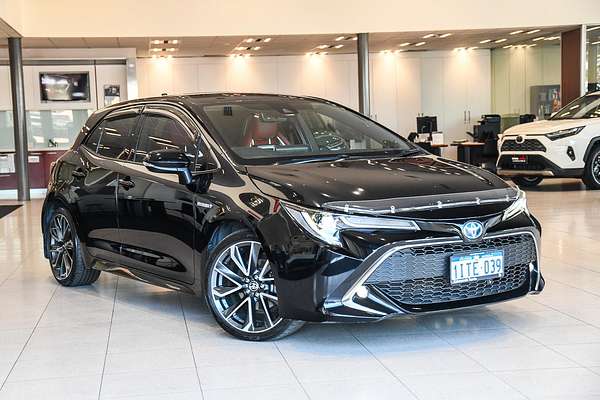 2018 Toyota COROLLA ZR HYBRID ZWE211R