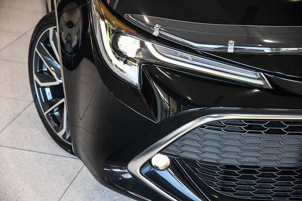 2018 Toyota COROLLA ZR HYBRID ZWE211R