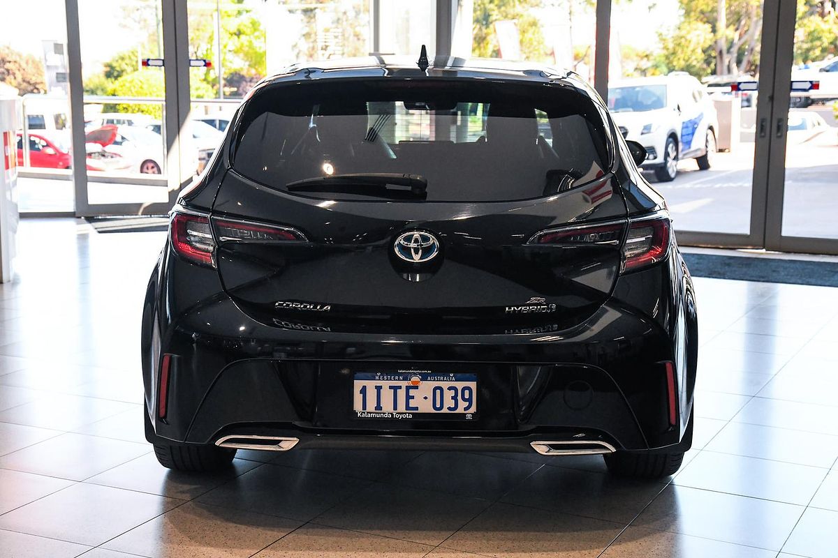 2018 Toyota COROLLA ZR HYBRID ZWE211R