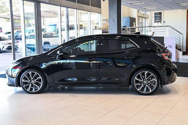2018 Toyota COROLLA ZR HYBRID ZWE211R