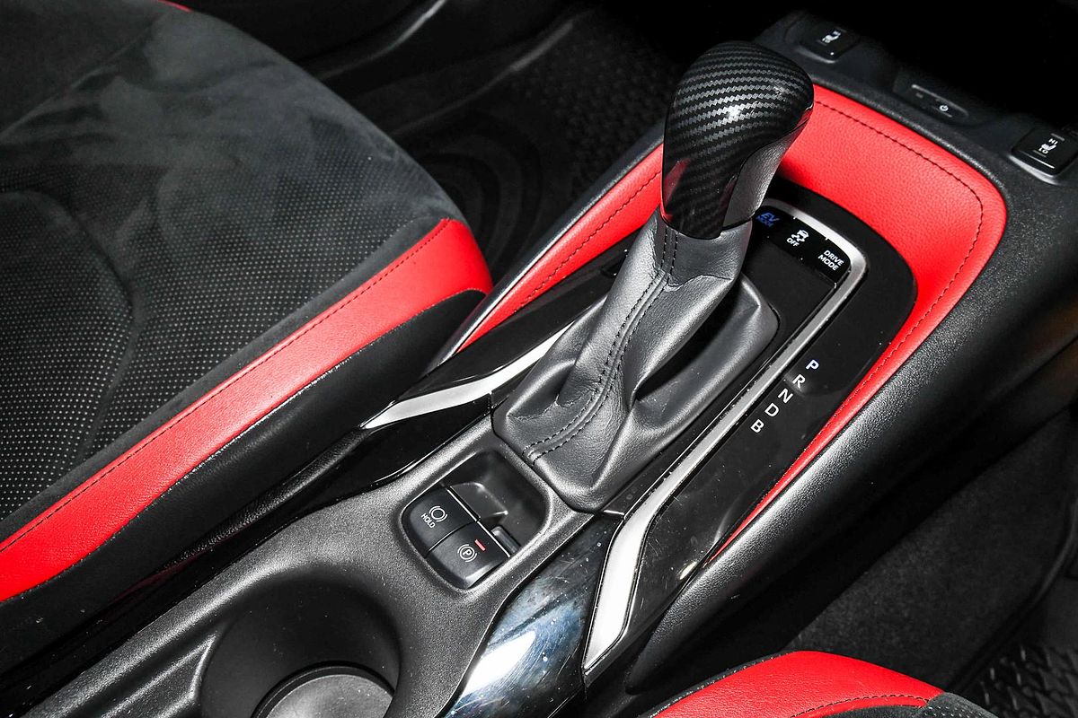 2018 Toyota COROLLA ZR HYBRID ZWE211R