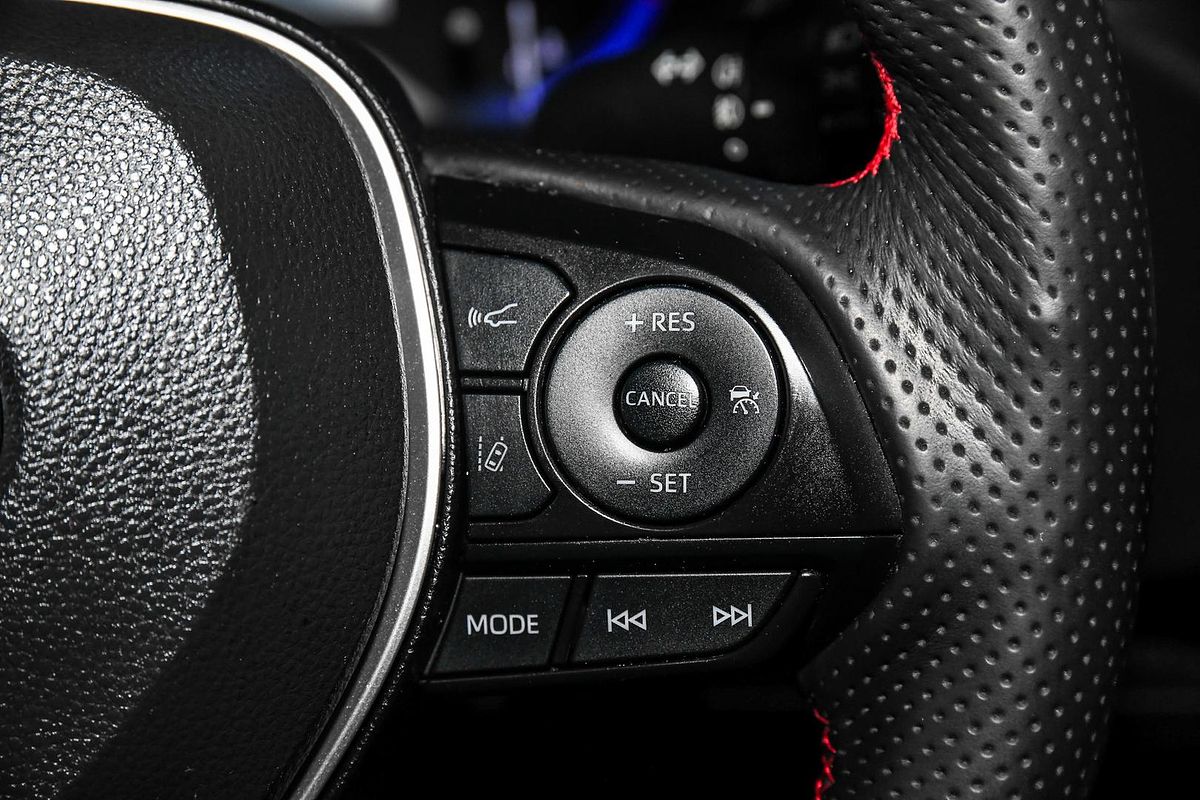 2018 Toyota COROLLA ZR HYBRID ZWE211R