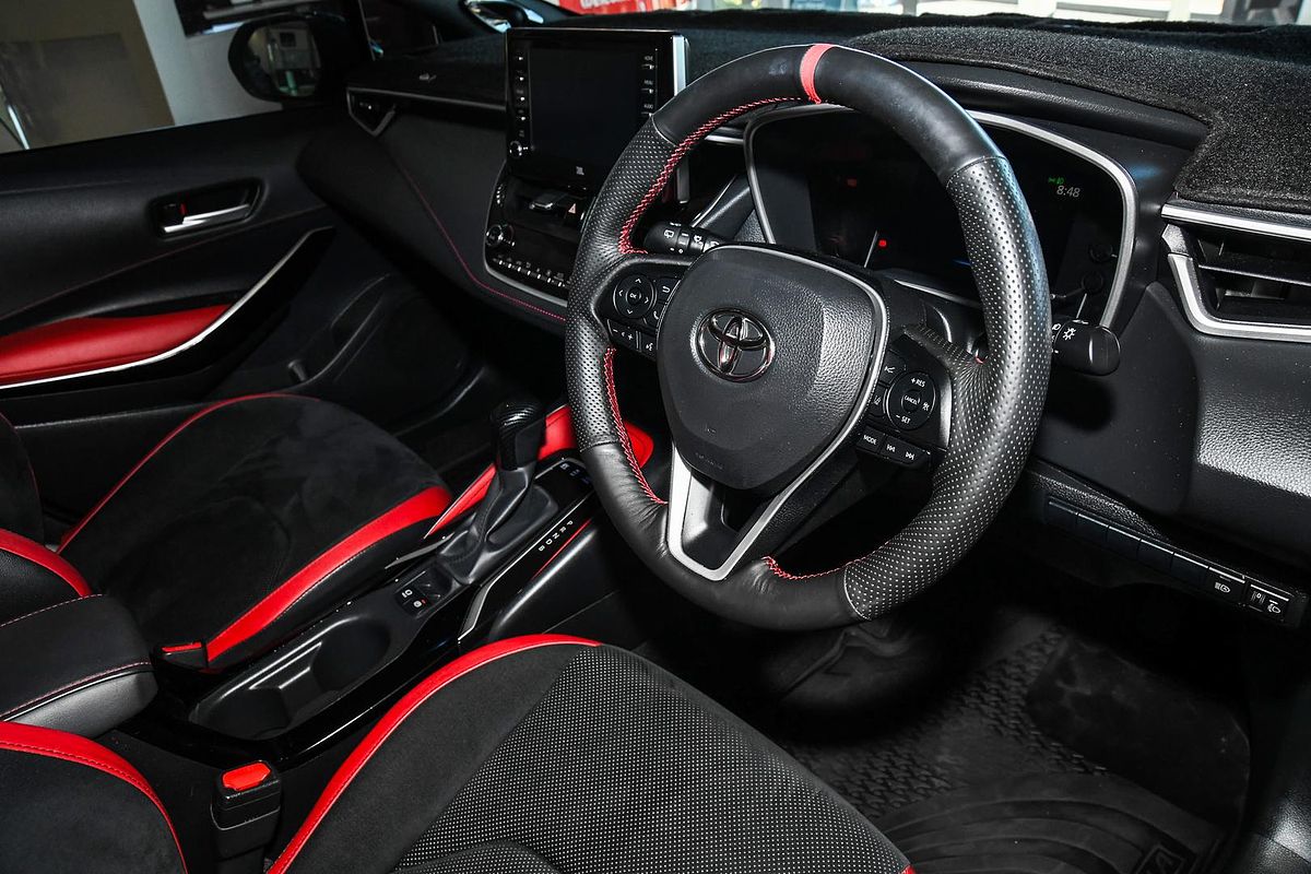 2018 Toyota COROLLA ZR HYBRID ZWE211R