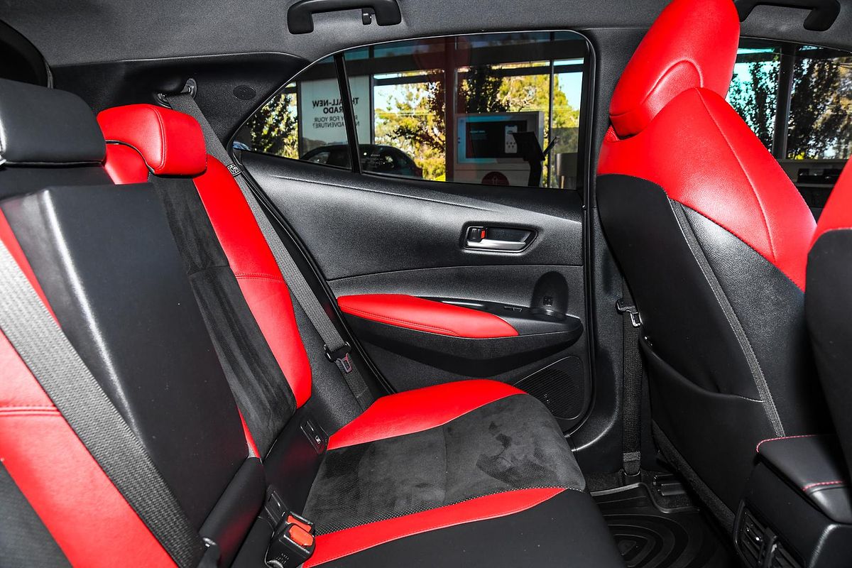 2018 Toyota COROLLA ZR HYBRID ZWE211R