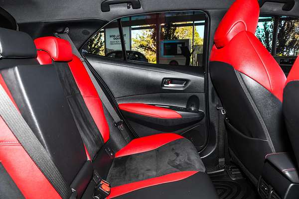 2018 Toyota COROLLA ZR HYBRID ZWE211R