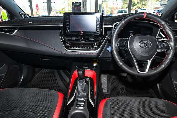 2018 Toyota COROLLA ZR HYBRID ZWE211R