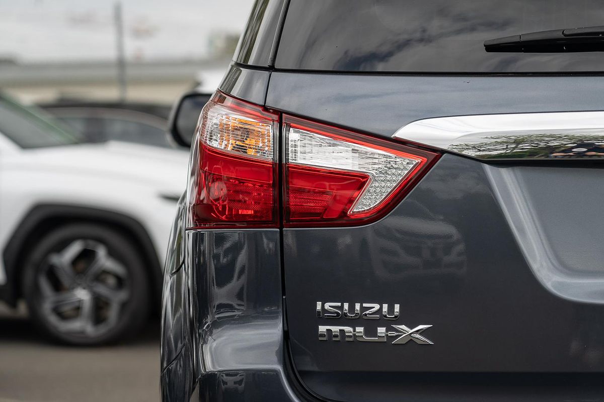 2017 Isuzu MU-X LS-T