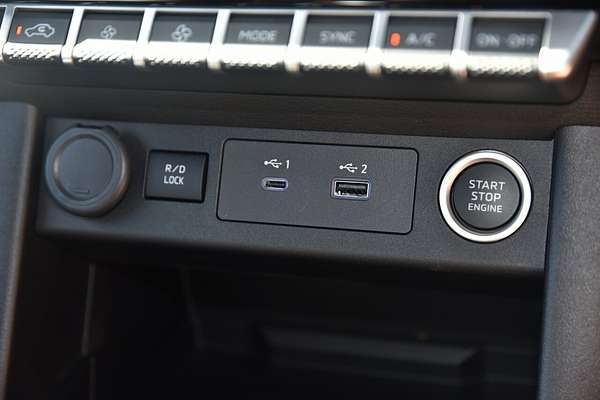 2025 Mitsubishi Triton GSR MV 4X4