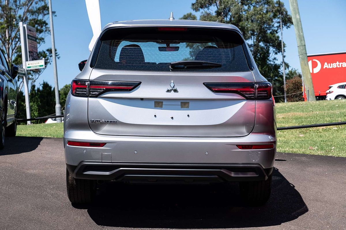 2025 Mitsubishi Outlander ES ZM