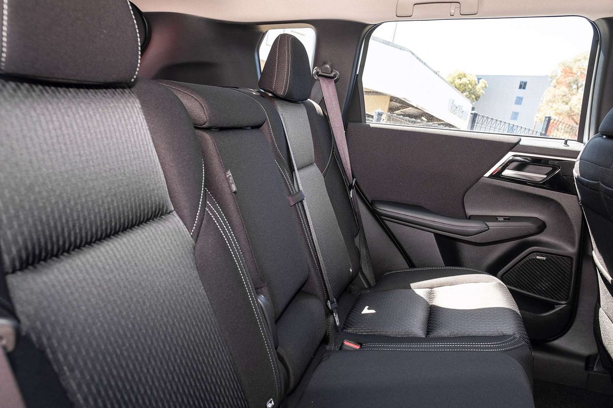 2025 Mitsubishi Outlander ES ZM