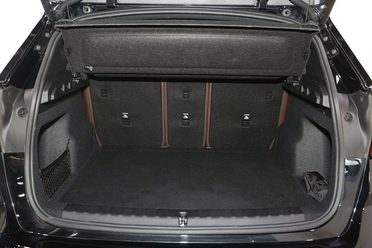 2023 BMW X1 sDrive18i U11