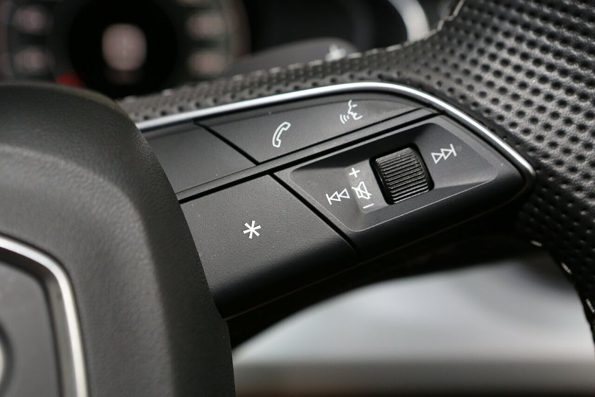 2022 Audi Q5 45 TFSI S line FY