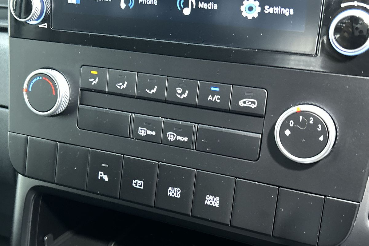 2024 Hyundai STARIA LOAD Premium US4.V3