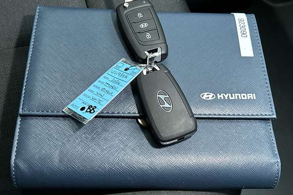 2024 Hyundai STARIA LOAD Premium US4.V3