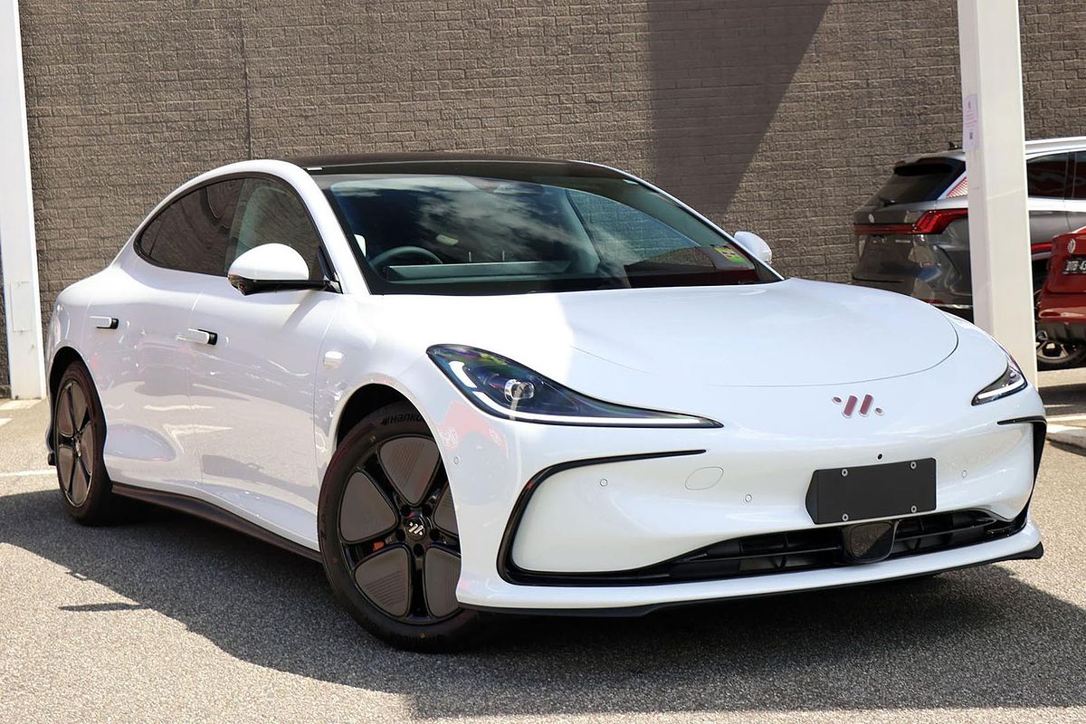 2025 MG IM5 Premium P12L