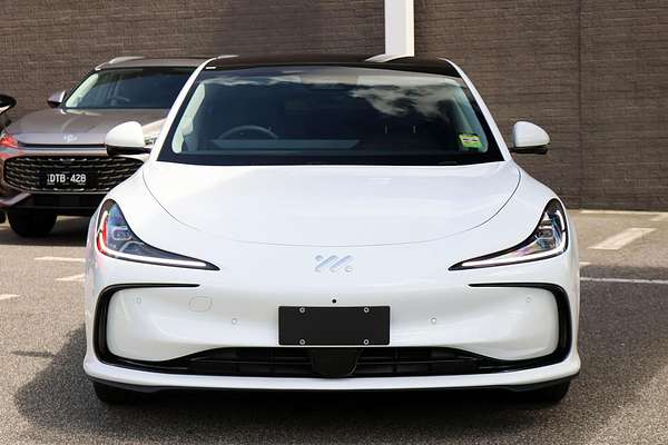 2025 MG IM5 Premium P12L