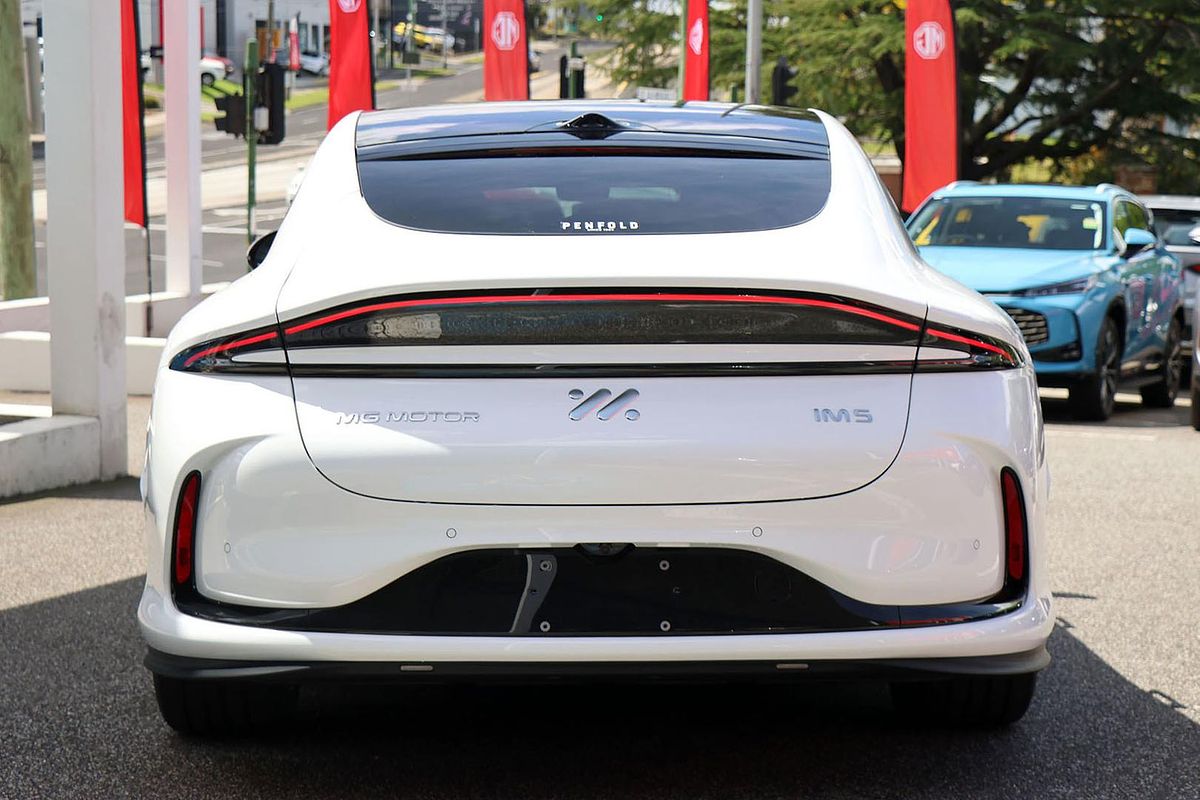 2025 MG IM5 Premium P12L