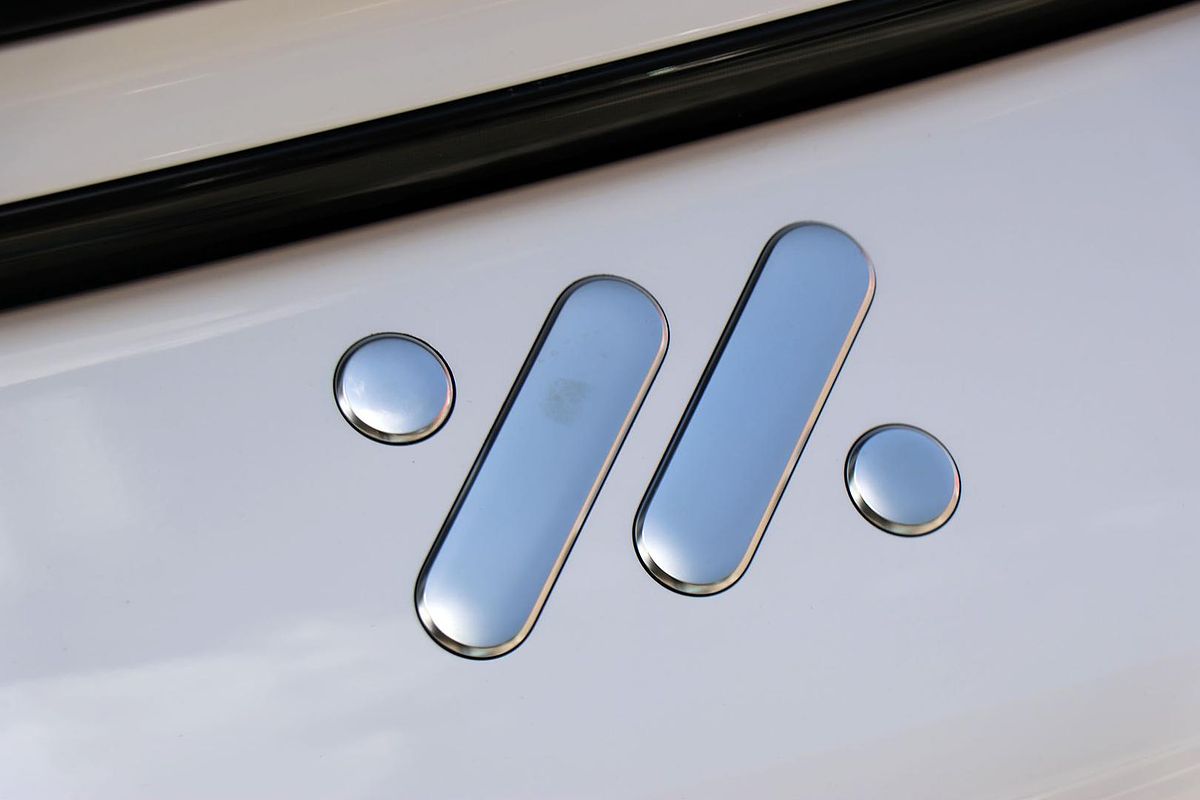 2025 MG IM5 Premium P12L
