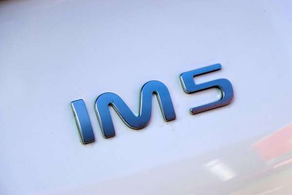 2025 MG IM5 Premium P12L
