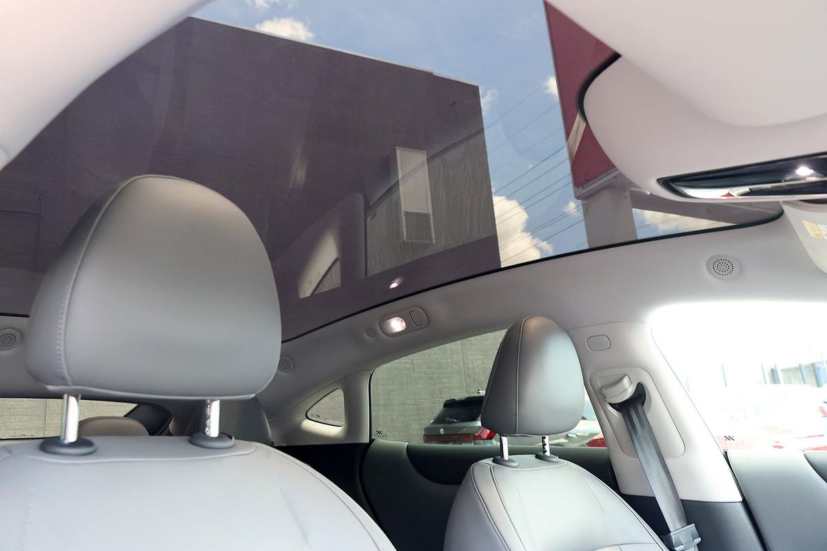2025 MG IM5 Premium P12L