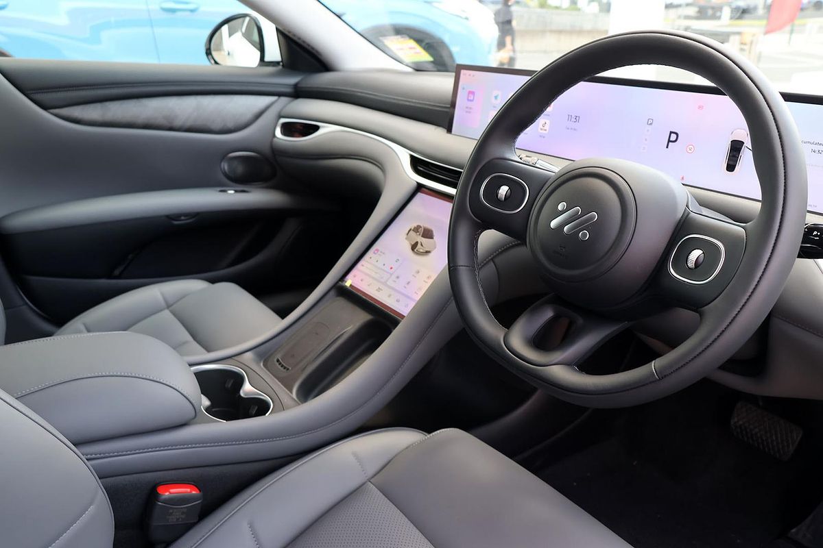 2025 MG IM5 Premium P12L