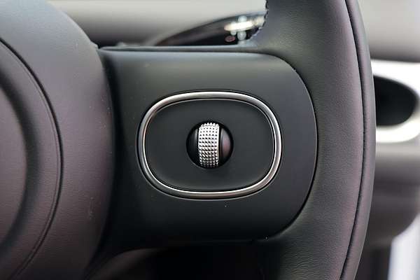 2025 MG IM5 Premium P12L