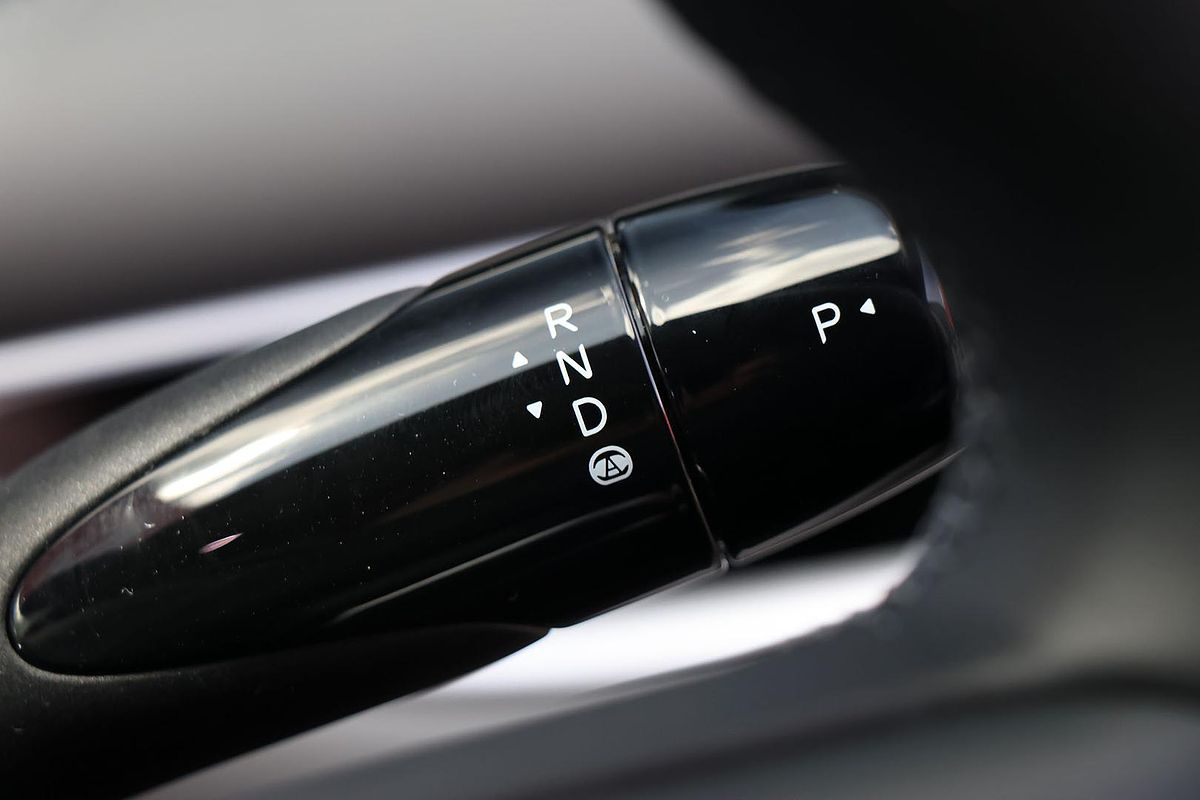 2025 MG IM5 Premium P12L