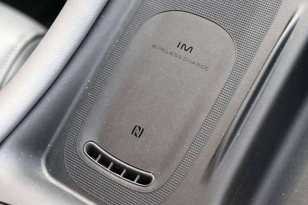 2025 MG IM5 Premium P12L