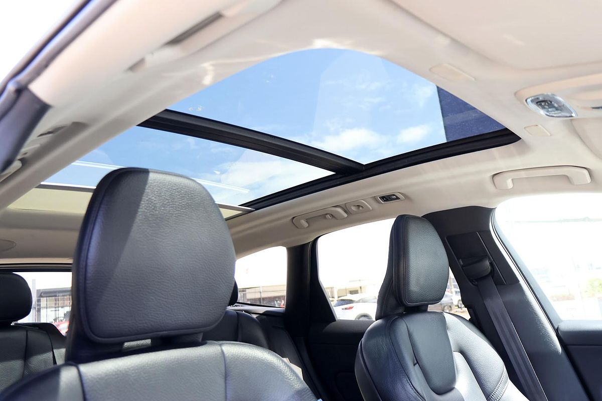 2020 Volvo XC60 T5 Momentum