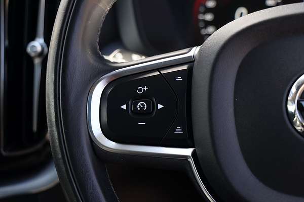 2020 Volvo XC60 T5 Momentum