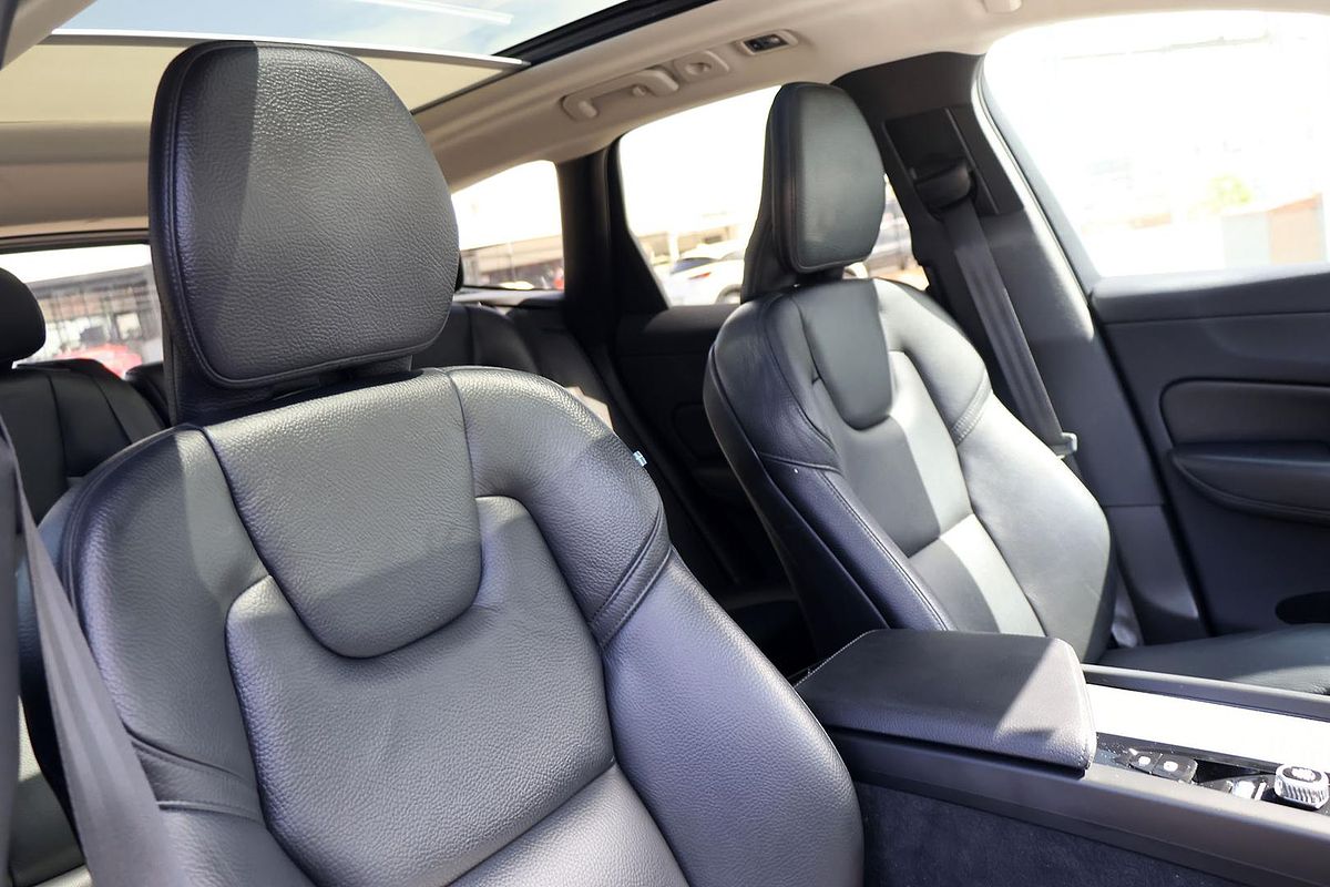 2020 Volvo XC60 T5 Momentum