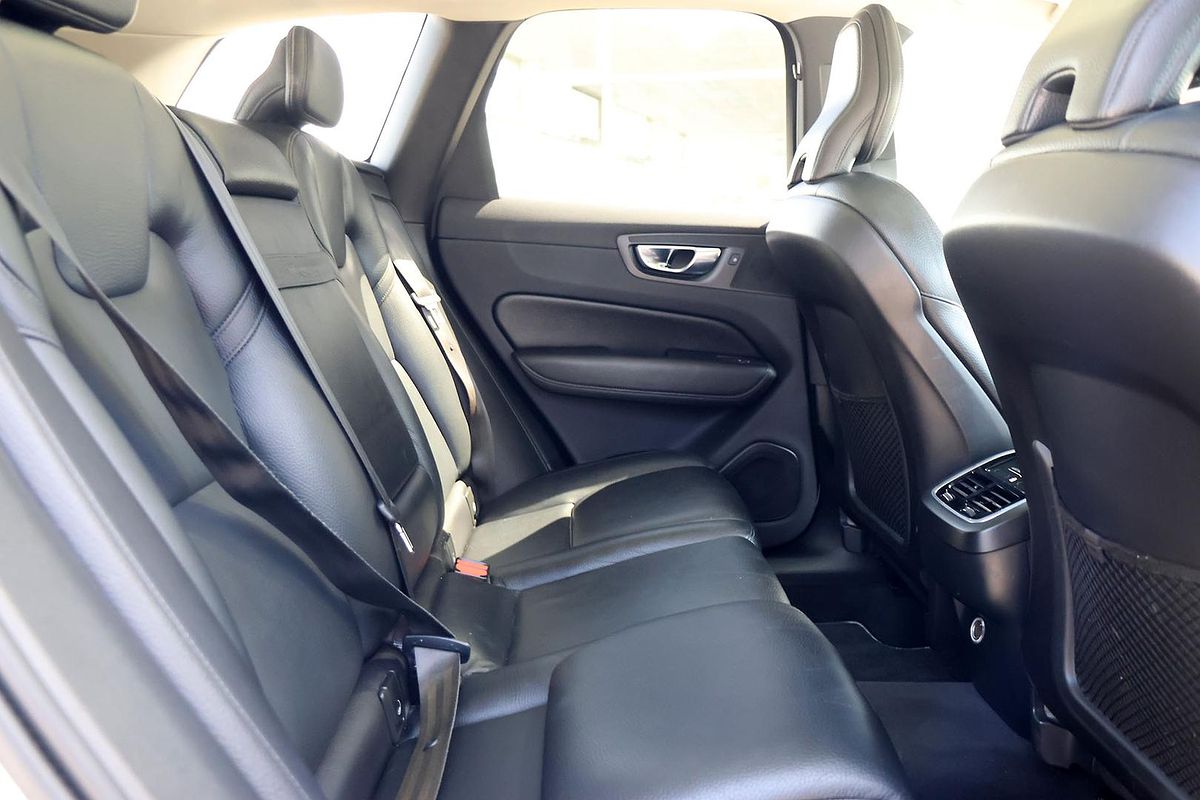 2020 Volvo XC60 T5 Momentum