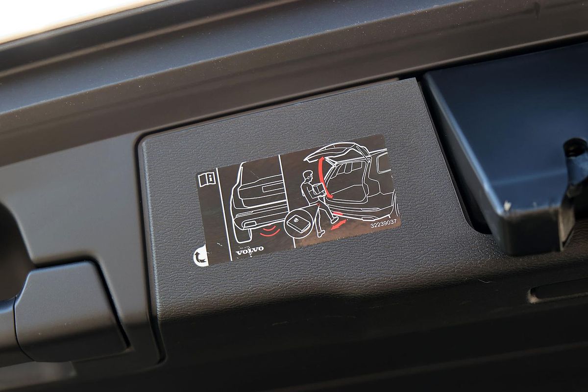 2020 Volvo XC60 T5 Momentum